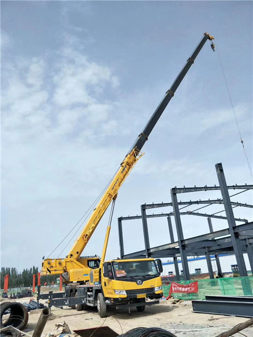 昌黎县超高层建筑钢结构吊装案例
